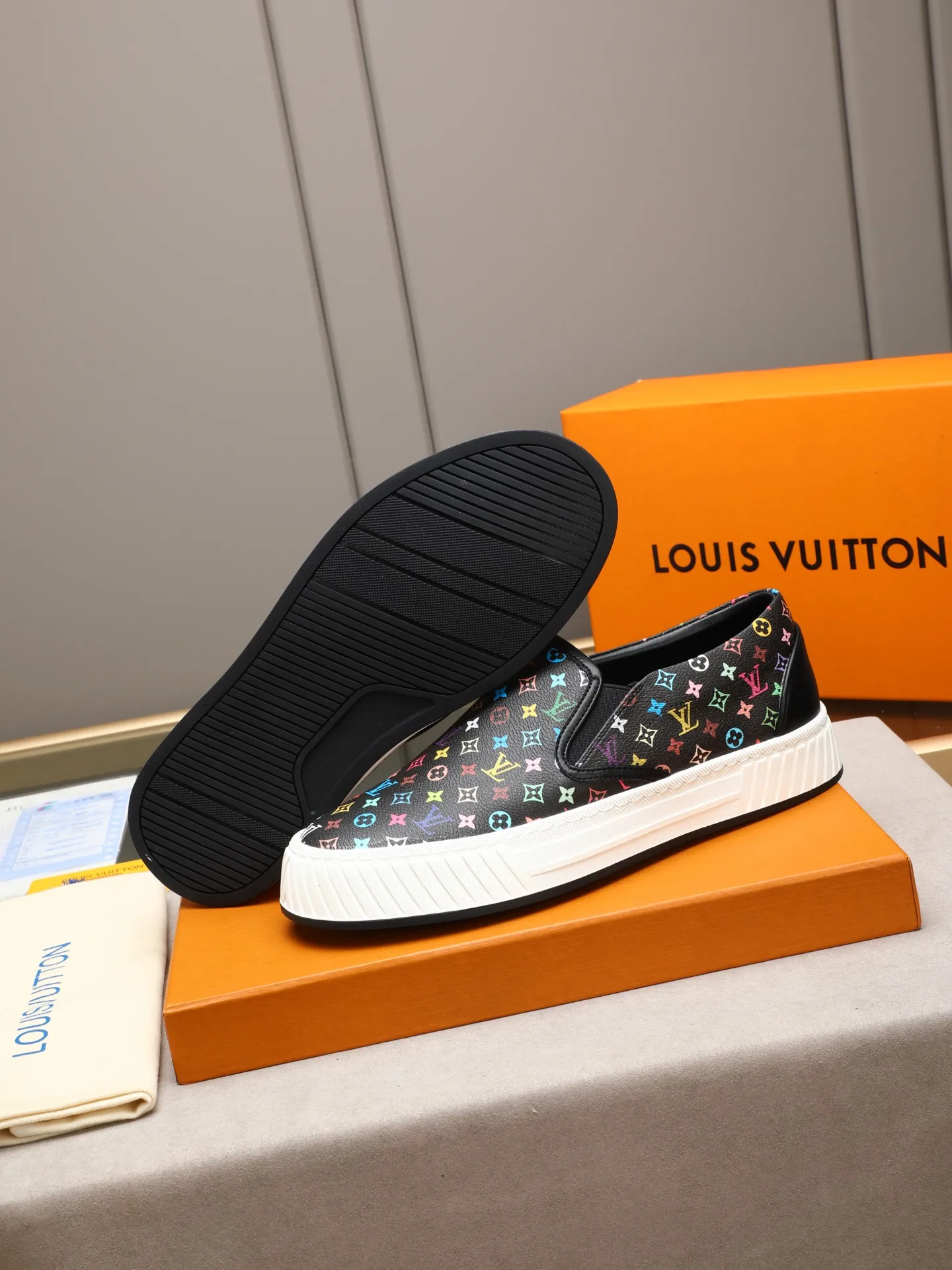Mainly recommended model 👍👍👍P400 LOUIS VUITTON [Luden Yiwei] - LV upper imported first-layer cowhide combined with LV classic materials 🇩🇪 imported leather lining ➕ non-slip and wear-resistant outsole. Every man's identity is reflected in his elegant and stable upper shoes🚶🏻🚶🏻📯 No matter the wind or rain, the shoe last remains unchanged and can stand the test of time🔍️. ——Code number: 38-44 (45 can be customized)